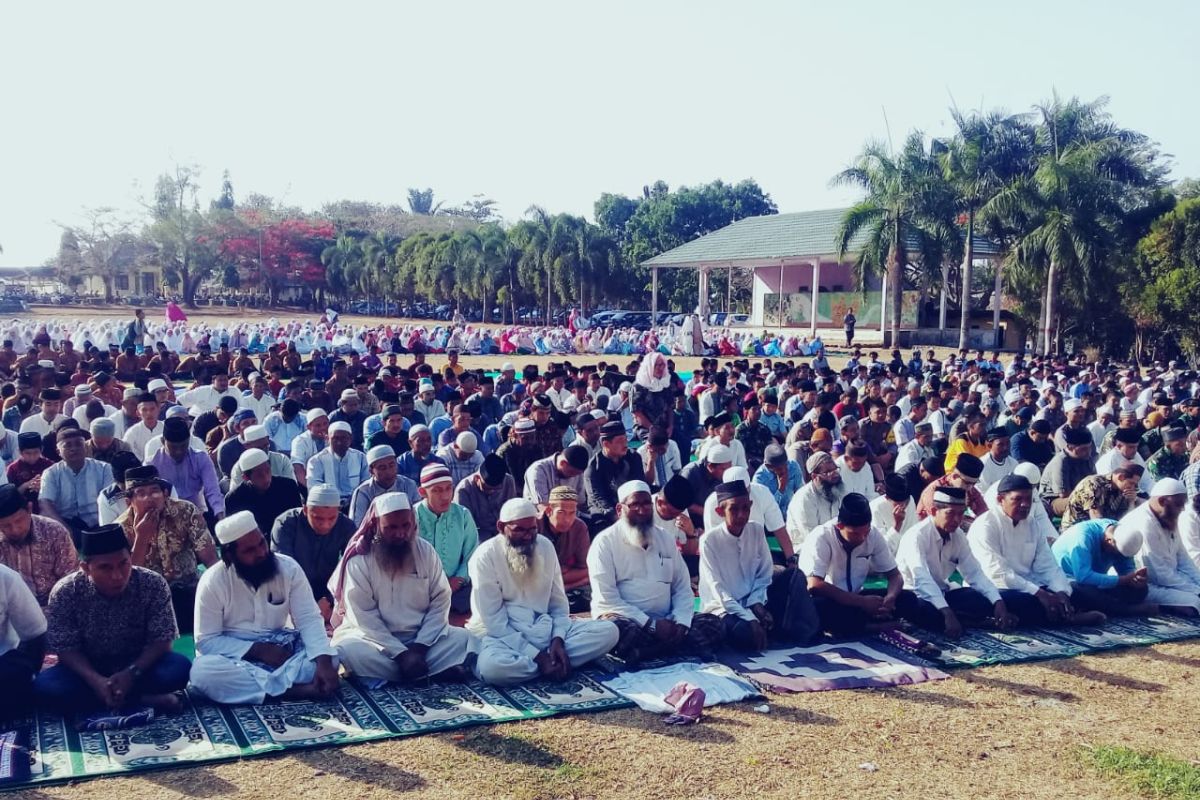 2.000 warga Bangka Barat gelar Shalat Istisqa