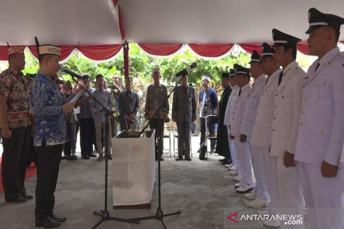 Bupati Kapuas minta kepala desa satukan masyarakat