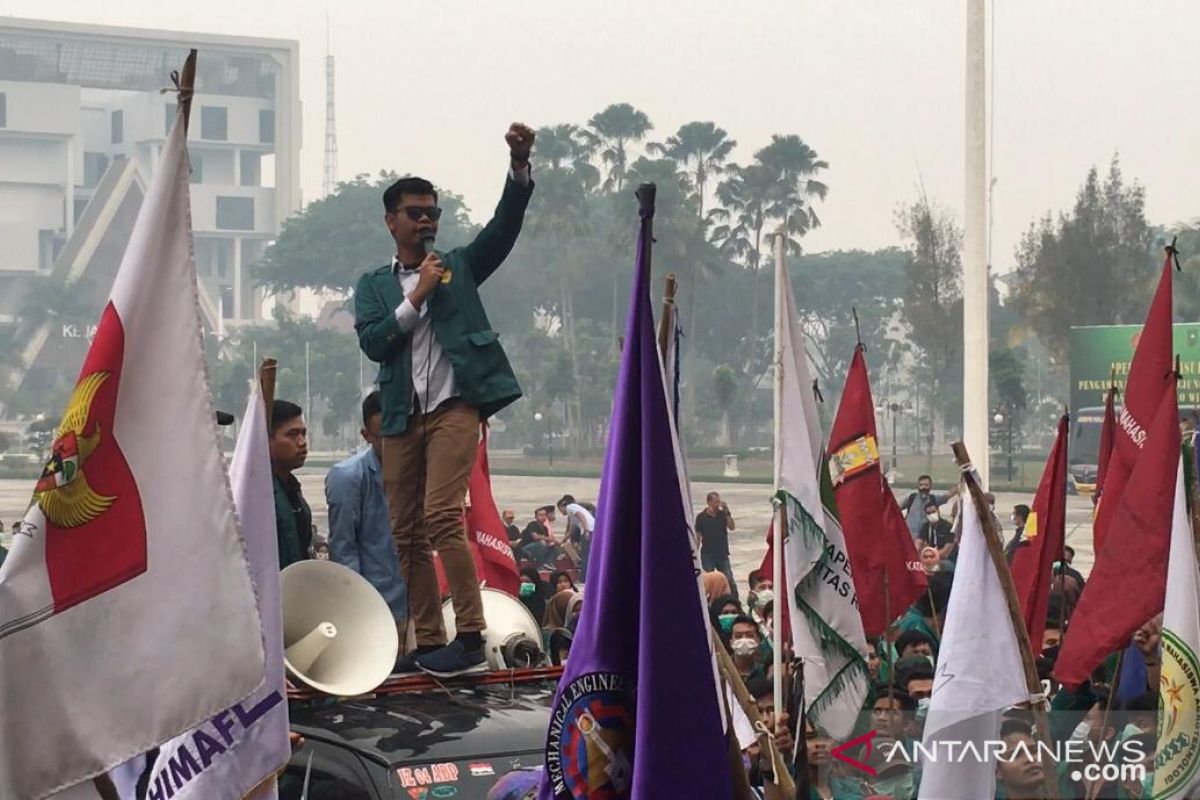 VIDEO - Gubernur Riau akan bekukan izin korporasi pembakar lahan