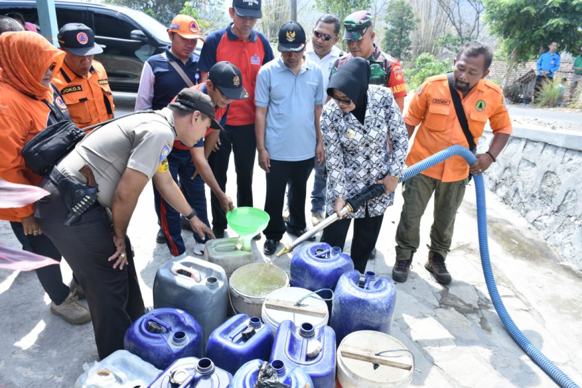 BPBD Sleman droping air bersih ke Prambanan