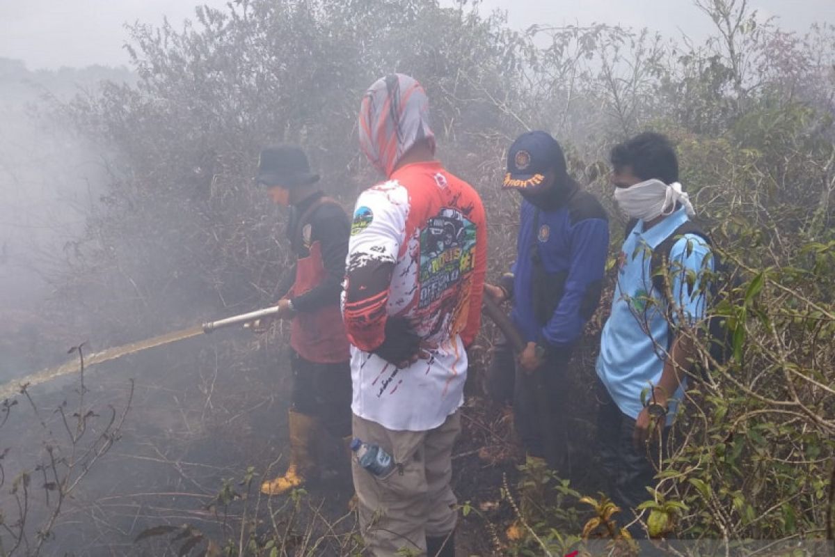 Mukomuko menambah pompa air untuk padamkan kebakaran lahan gambut