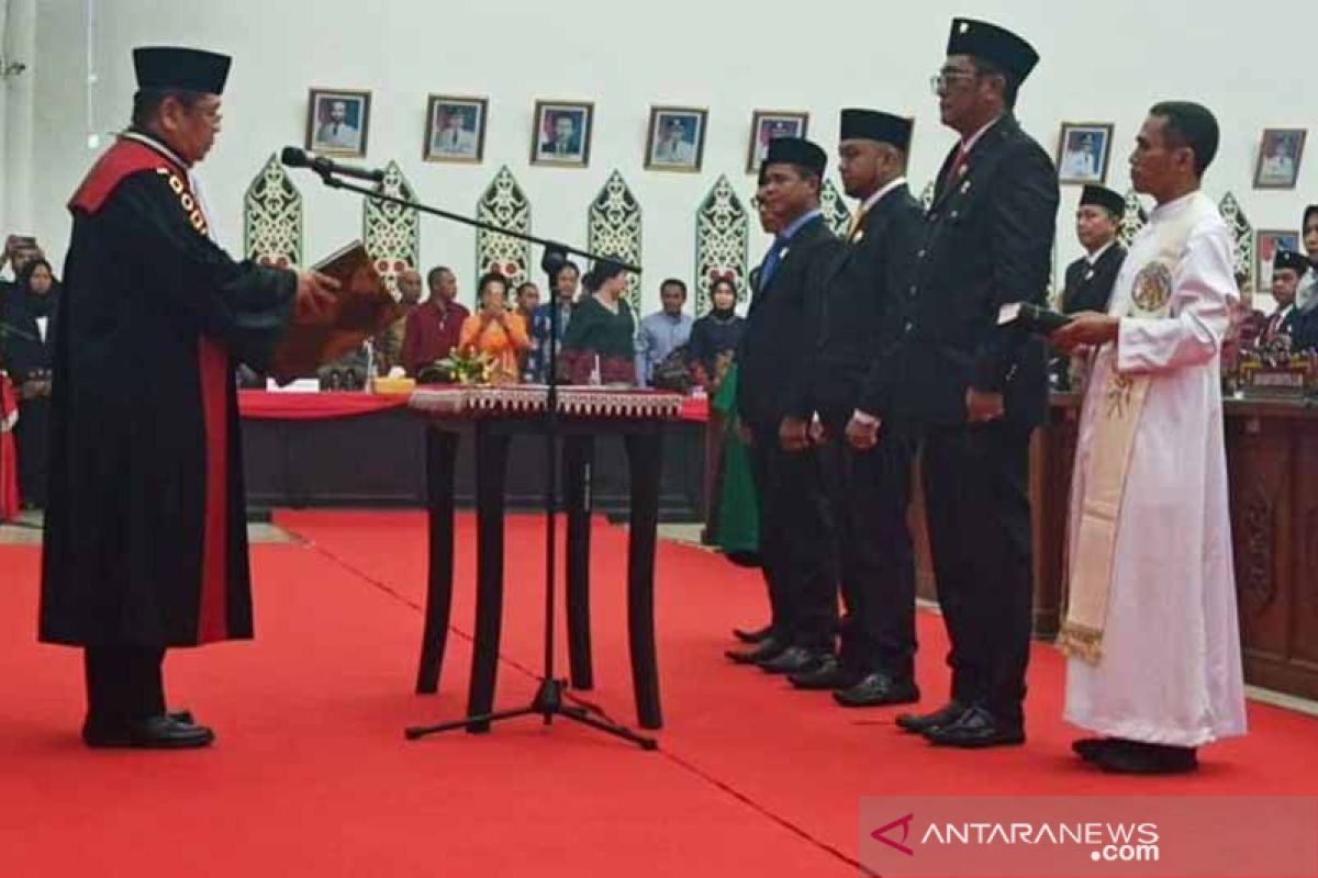 Tiga unsur pimpinan DPRD Palangka Raya resmi dilantik
