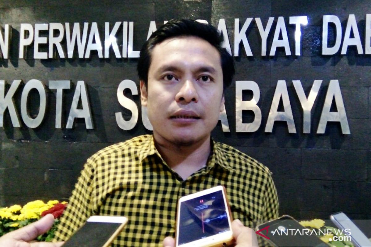 Pembangunan sekolah di Surabaya dinilai belum merata