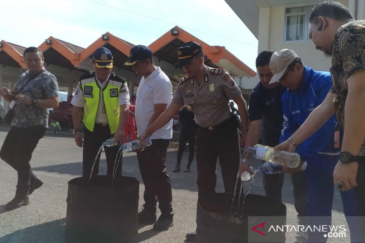 Bandara Samrat memusnahkan ratusan barang dilarang dalam penerbangan