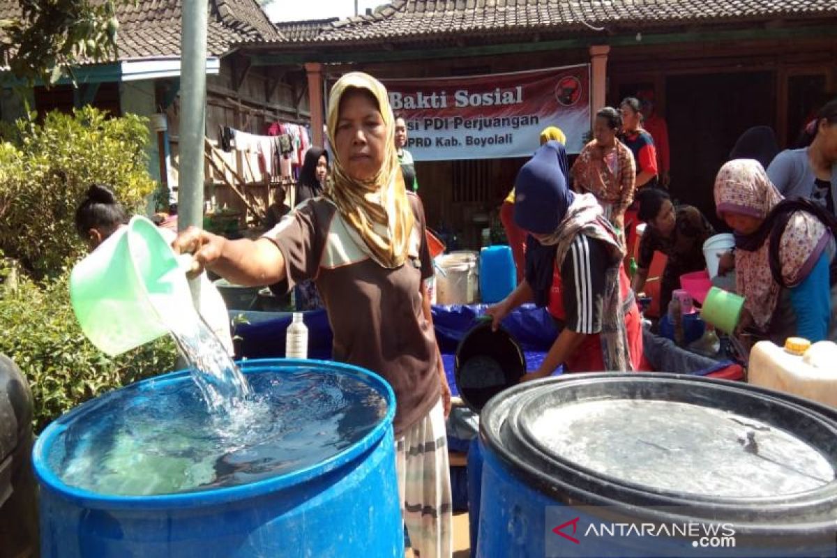 Warga Wonosegoro Boyolali terima bantuan air bersih