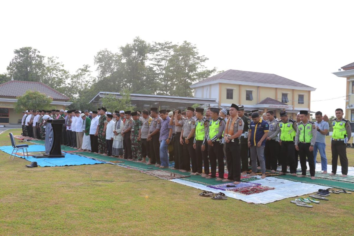 Polres Ogan Komering Ulu Timur gelar Shalat Istisqa meminta hujan