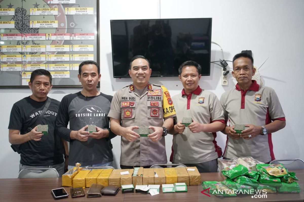 Polisi selidiki pemilik 6.000 detonator selundupan di Parepare