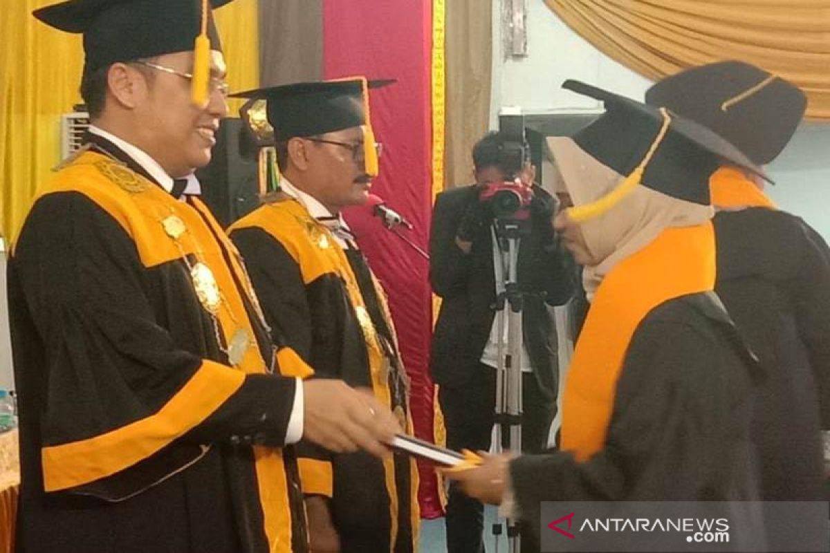 Politeknik Lhokseumawe wisuda 1.052 sarjana dan 141 orang lulus cumlaude