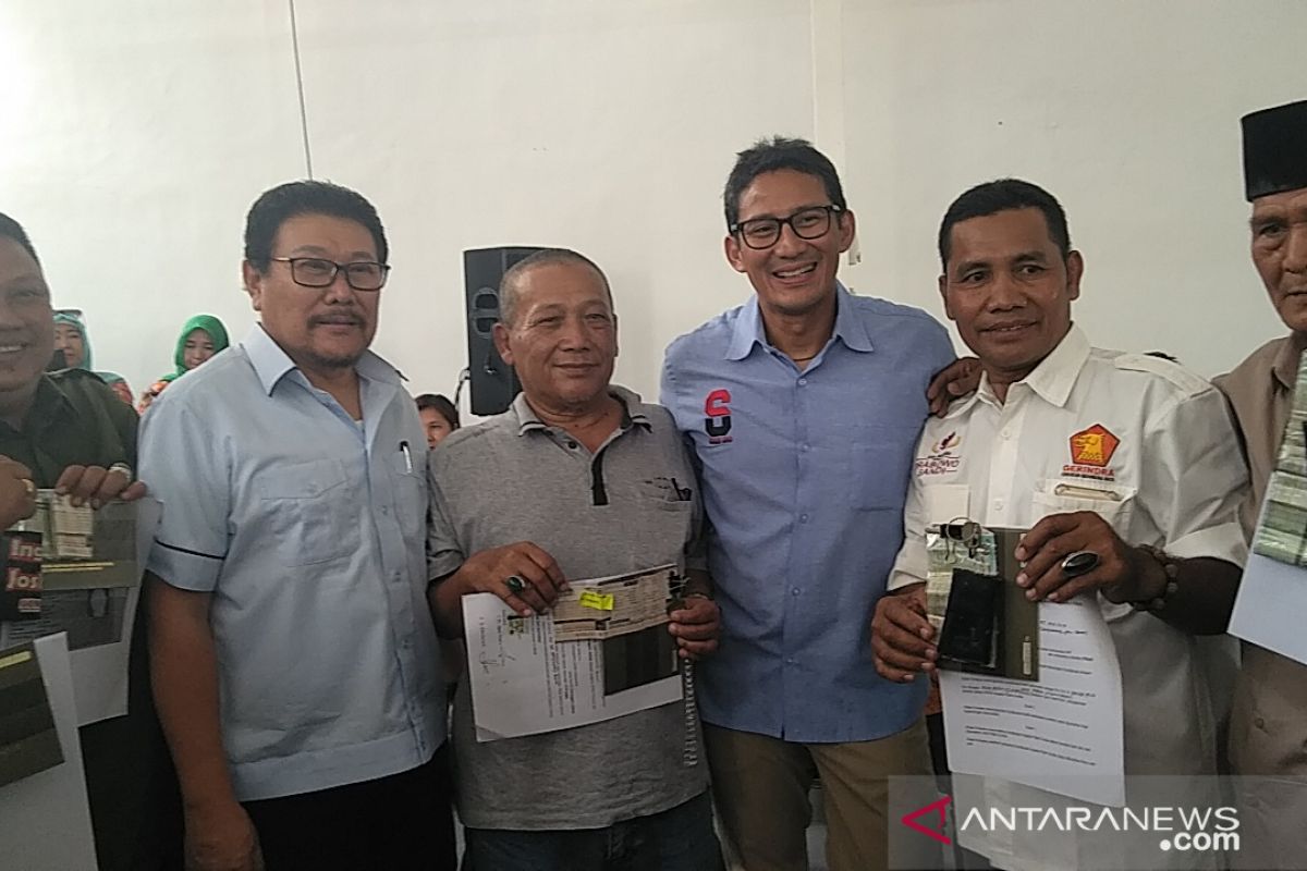 Anggota DPRD bagikan 10 ambulans bagi warga Jakarta Barat