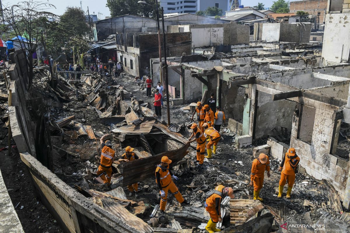 Kebakaran di Jatinegara hanguskan 129 rumah