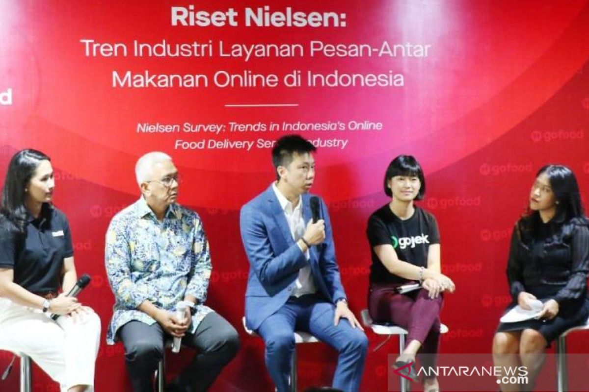 GoFood terus pimpin pasar layanan pesan-antar makanan di Indonesia