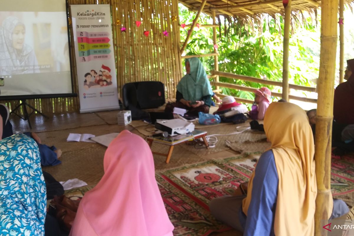 Kolaborasi pendidikan dan pengasuhan keluarga  di Kampung Literasi Bukik Ase