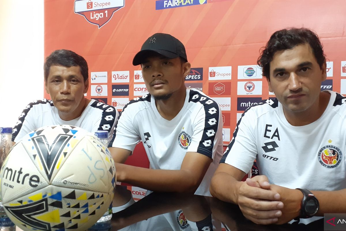 Eduardo belum dampingi Semen Padang hadapi PSM