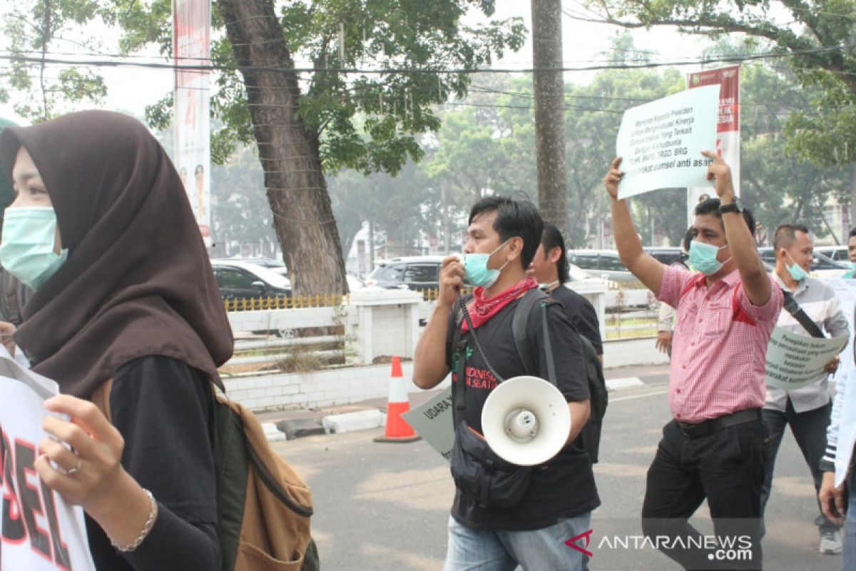 Aktivis Sumsel minta korporasi pemegang konsesi bantu korban karhutla