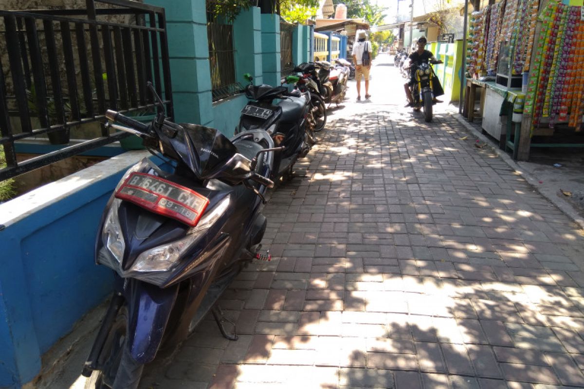 Banyak sepeda motor tanpa plat lalu lalang di Pulau Tidung