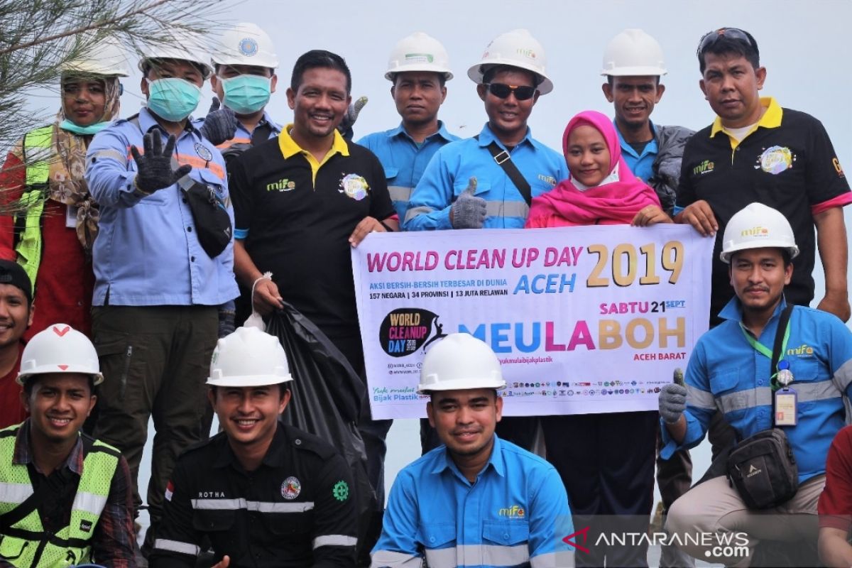 Mifa Bersaudara kerahkan ratusan karyawan pada Hari Kebersihan  Dunia