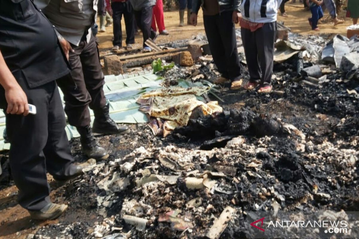 Ketiduran, Hadish hangus terbakar bersama rumahnya