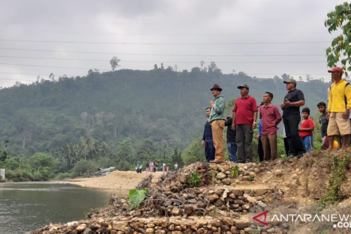 Pesisir Selatan Perbaiki Irigasi Jalamu Batang Kapas