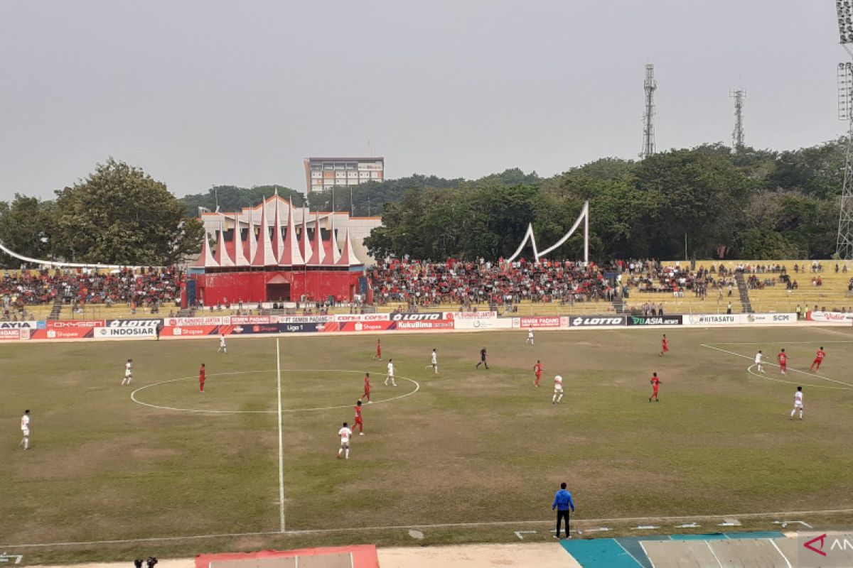 Semen Padang bersusah payah tundukan PSM Makassar 2-1
