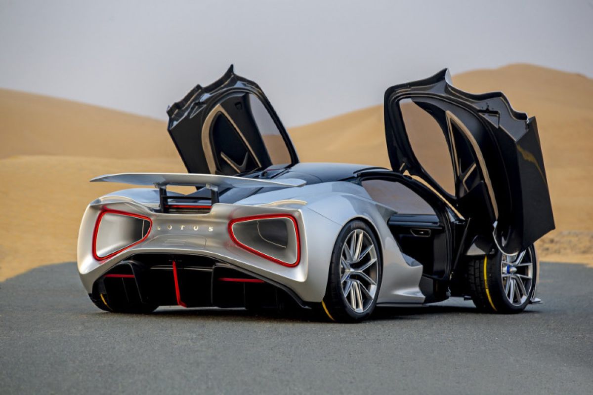 Lotus Evija lanjutkan tur "hypercar" ke Uni Emirat Arab