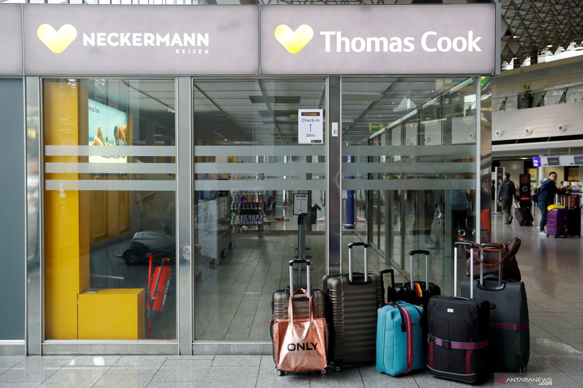 Inggris pulangkan 5.000 orang lagi setelah Thomas Cook ambruk