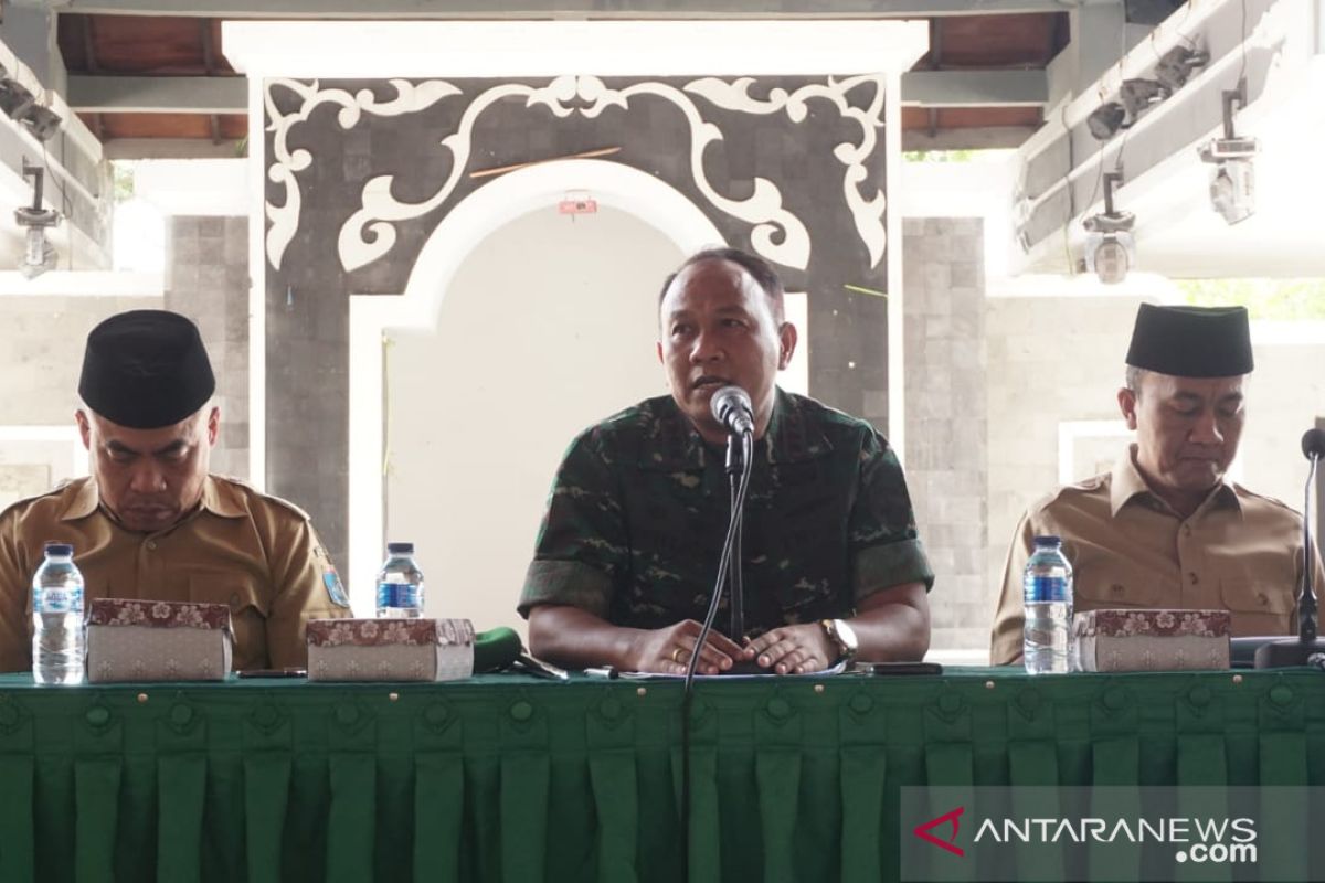 Dandim Lombok Barat akan menindak tegas aplikator nakal