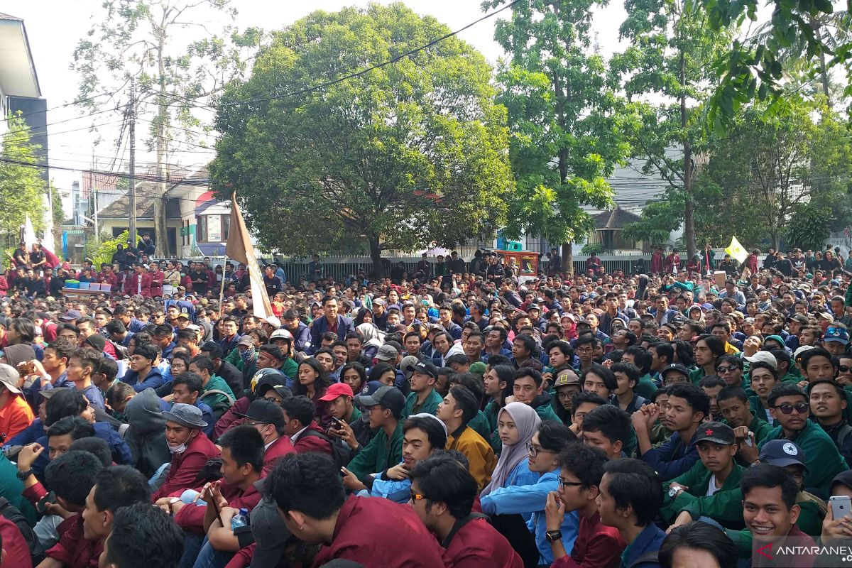 Gubernur prihatin demo mahasiswa memakan korban