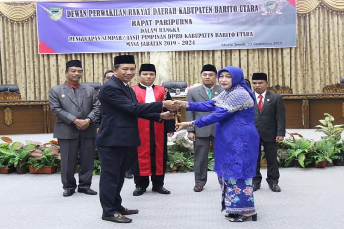 Hj Mery Rukaini resmi menjabat Ketua DPRD