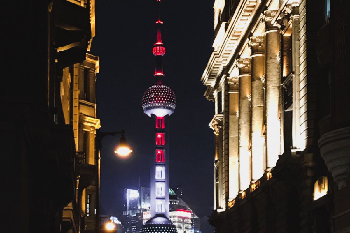 Nuansa Merah-Putih warnai ikon Kota Shanghai