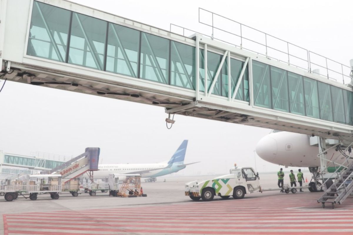 Penerbangan di Bandara Kualanamu terganggu akibat asap