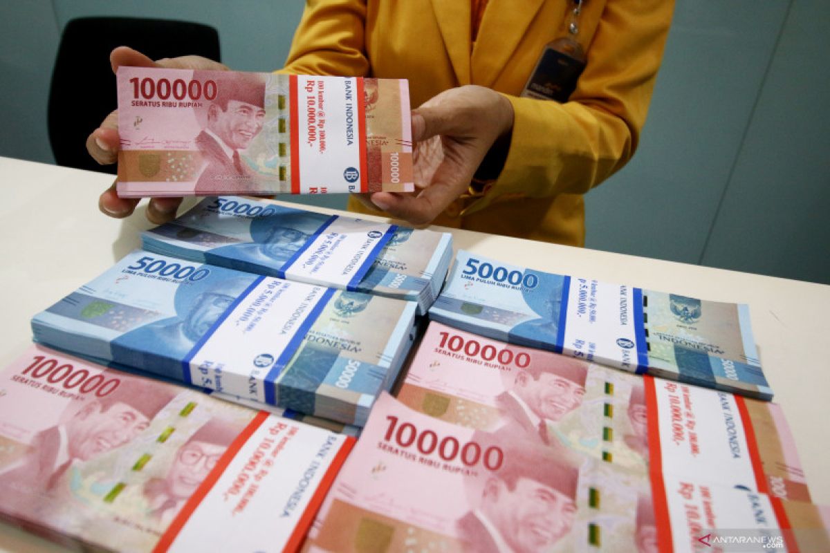 Rupiah melemah seiring aksi demo besar-besaran