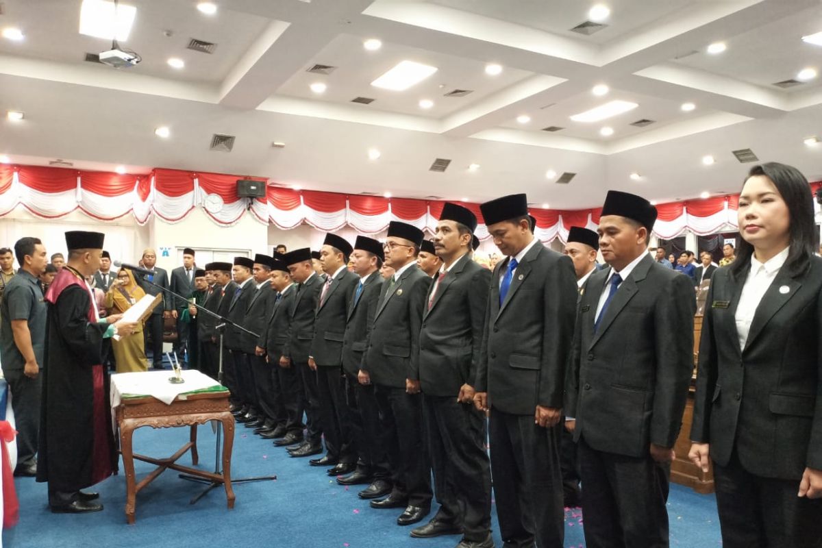 Sebanyak 25 anggota DPRD Kabupaten Belitung dilantik