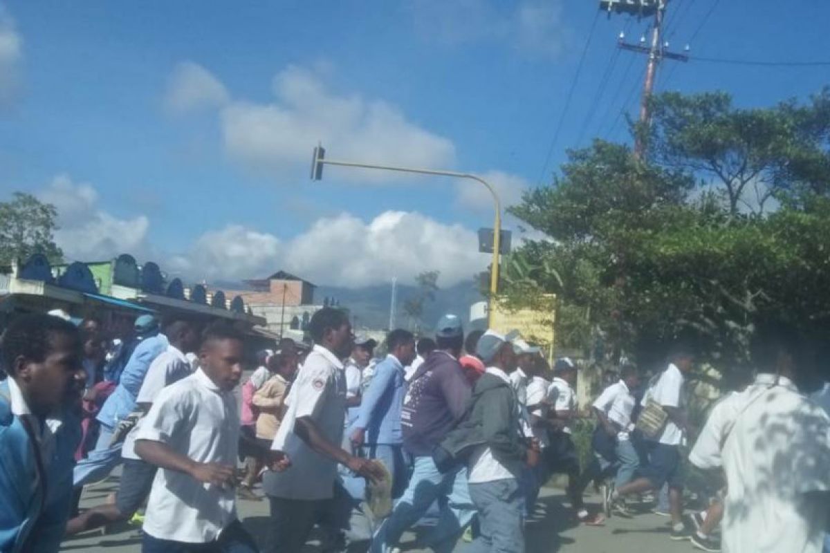 800 job aspirants failing civil servant recruitment protest in Papua