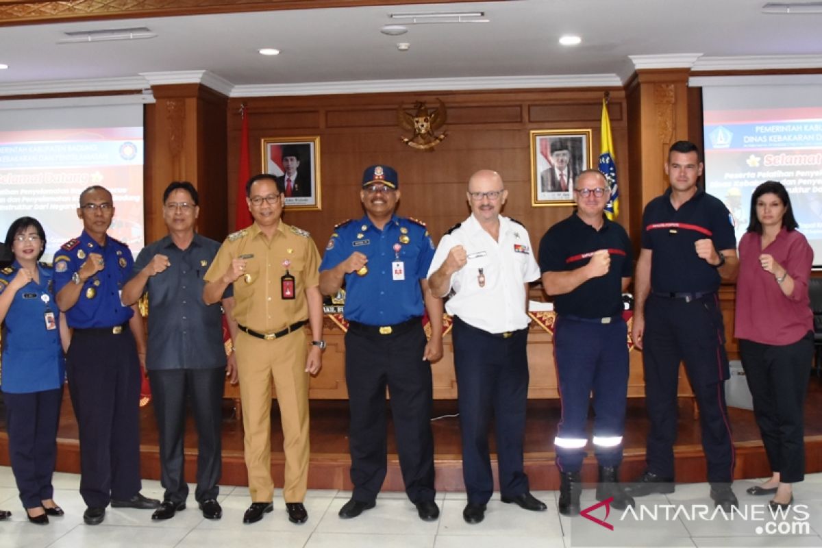 Personel damkar Badung dilatih instruktur Perancis