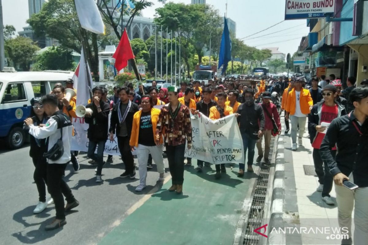 Tolak RKUHP dan UU KPK mahasiswa datangi DPRD Balikpapan