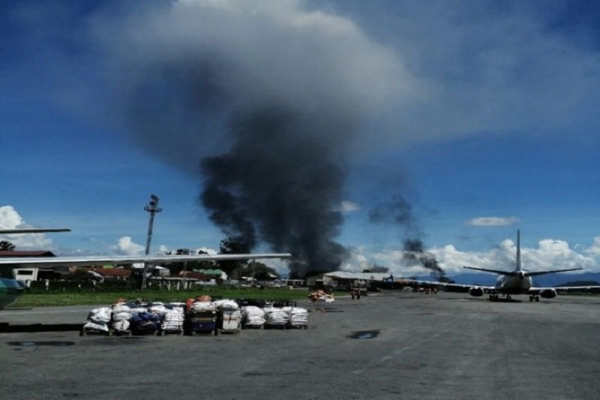 Situasi belum terkendali, demontrasi di Wamena berlangsung anarkis