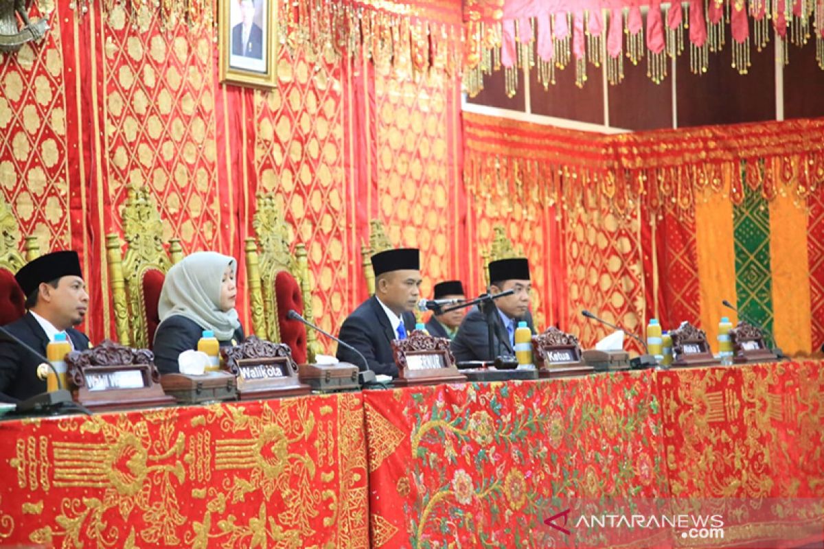 Pimpinan dewan Kota Bengkulu definitif resmi dilantik