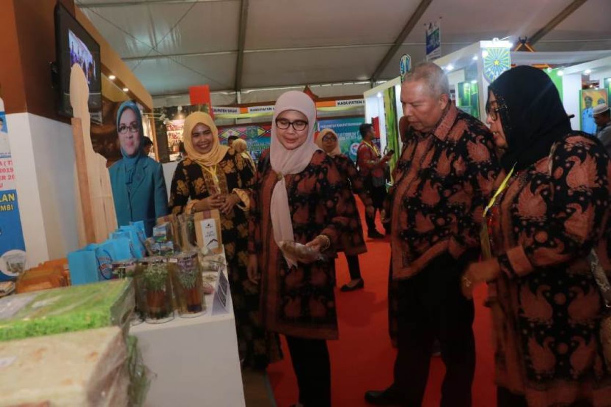 Bupati Tanjab Barat  hadiri Gelaran Teknologi Tepat Guna di Bengkulu