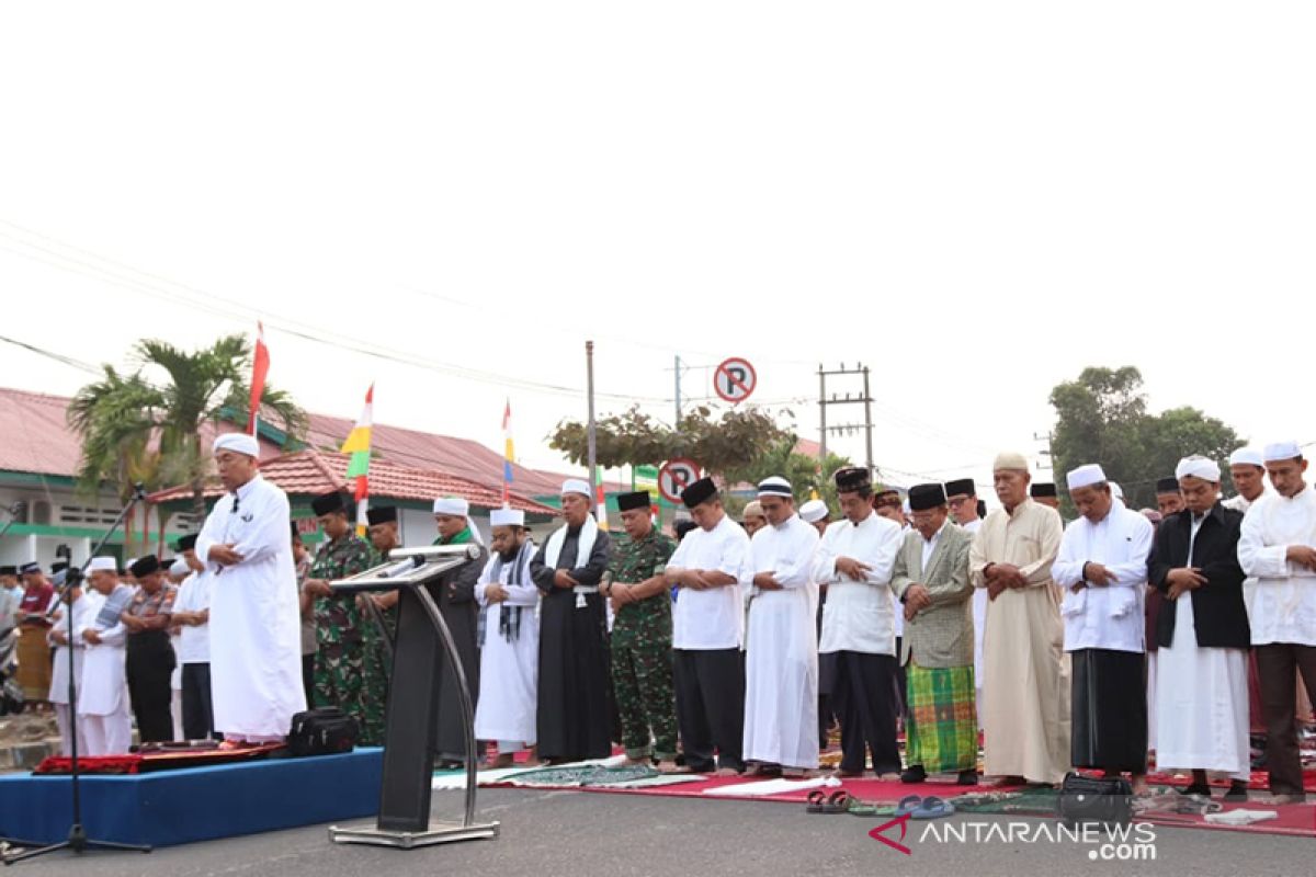 Kemarau panjang, ribuan warga Kota Bengkulu gelar salat Istisqa