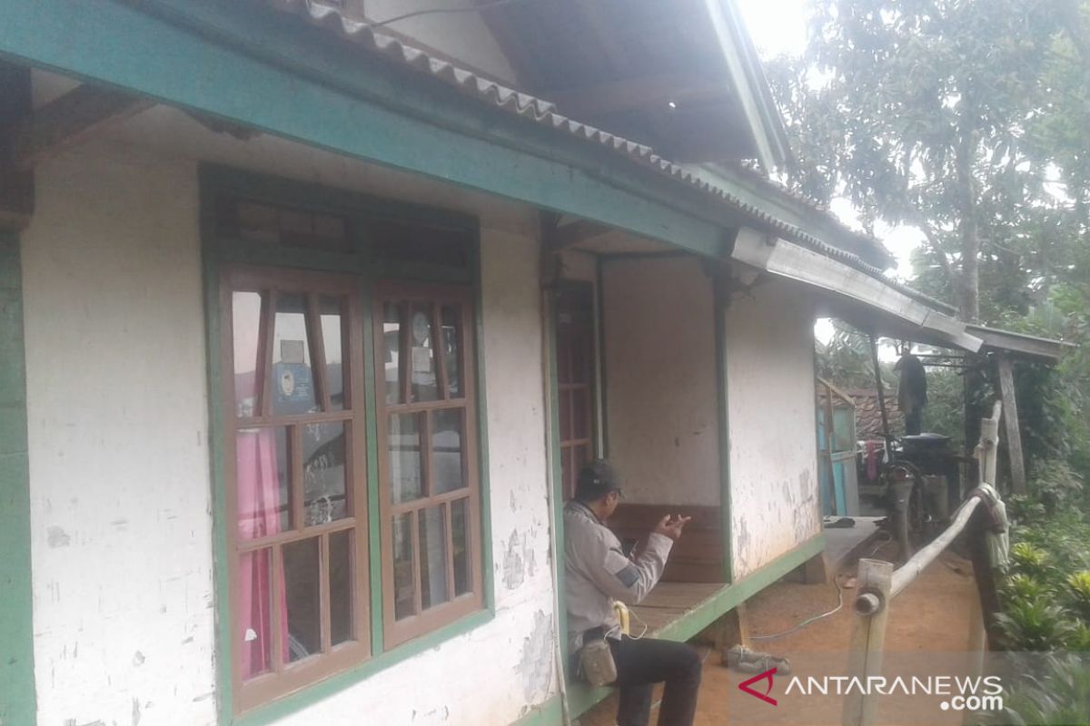 AR terduga teroris yang ditangkap,  warga Cianjur