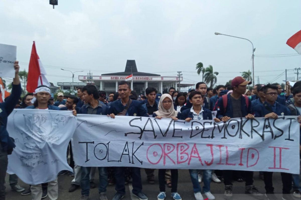 Ribuan mahasiswa di Bengkulu tuntut pembatalan UU KPK