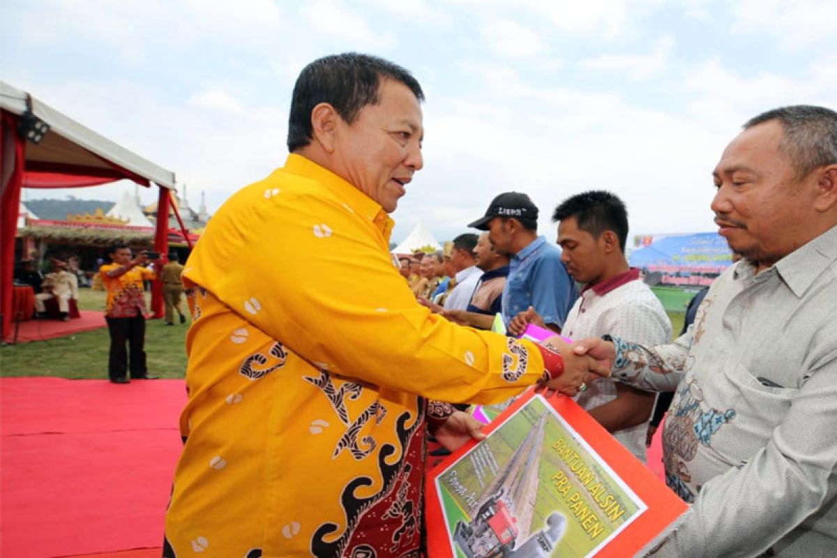 Gubernur Arinal Sosialisasikan Kartu Petani Berjaya Pada Temu Tani di Lampung Barat