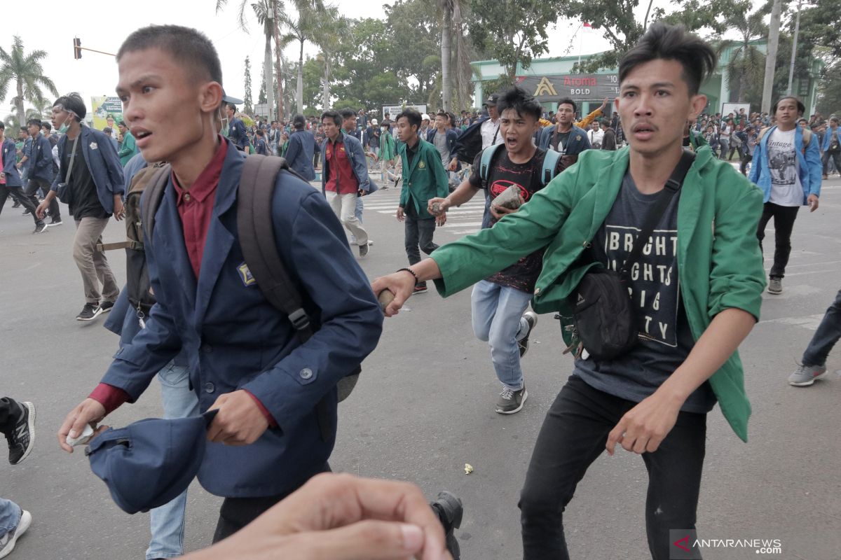 Rektor UNIB tidak melarang mahasiswa demo