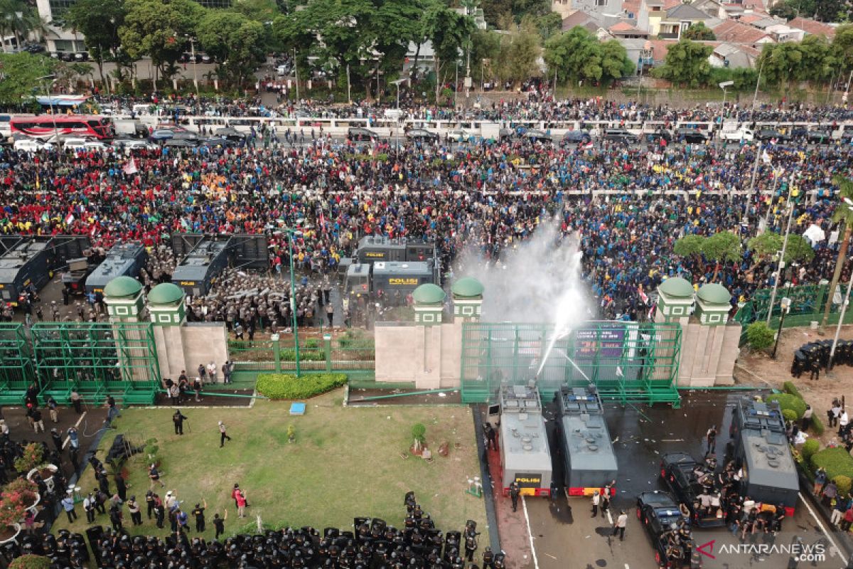 Ketika mahasiswa Indonesia bergerak tolak RUU kontroversial