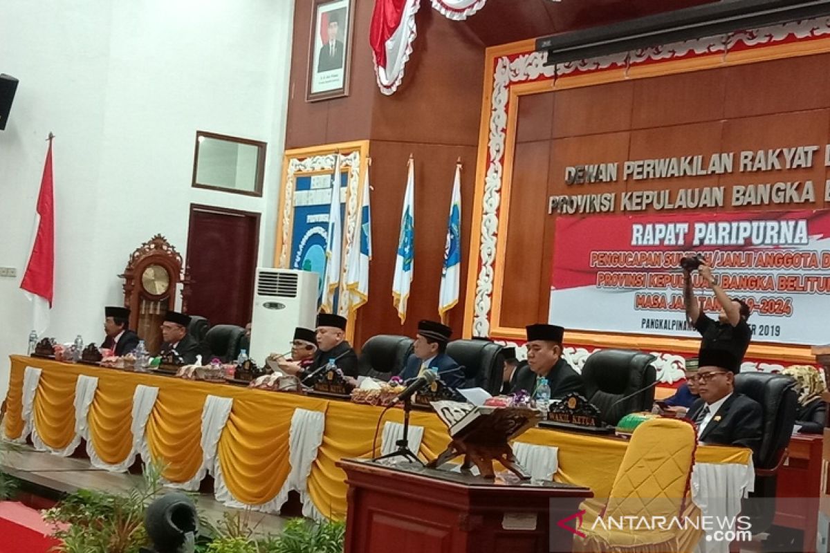 Didit Srigusjaya pimpin rapat paripurna pemberhentian dan pengambilan sumpah anggota DPRD 2019-2024