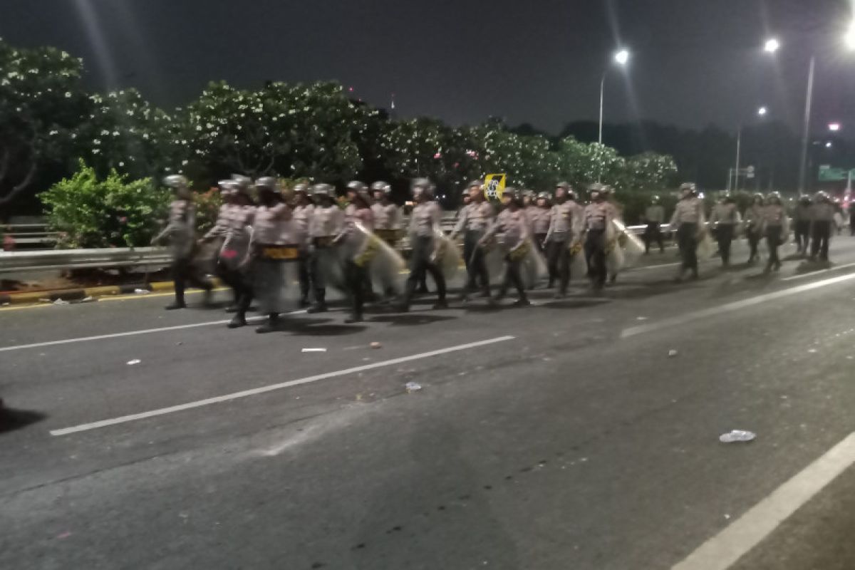 Barikade Polisi-TNI di Jalan Gatot Subroto dibuka