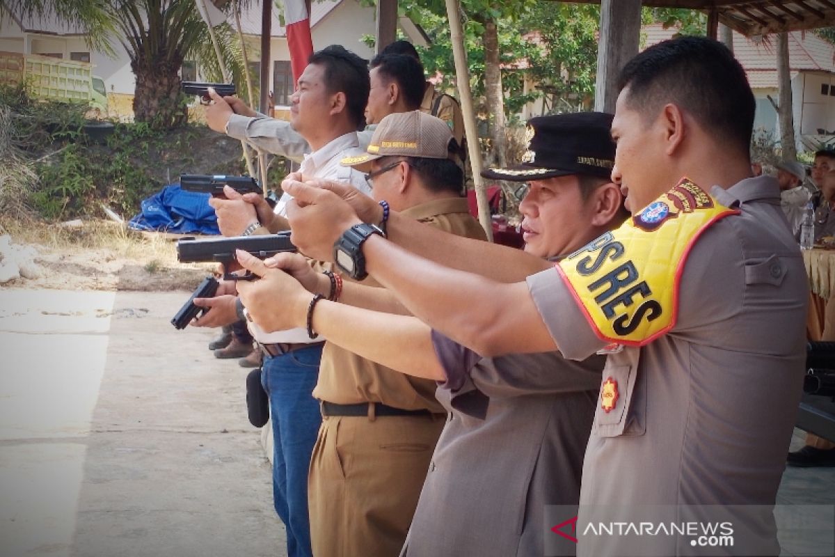 Polres Barito Timur latihan menembak dengan pistol baru