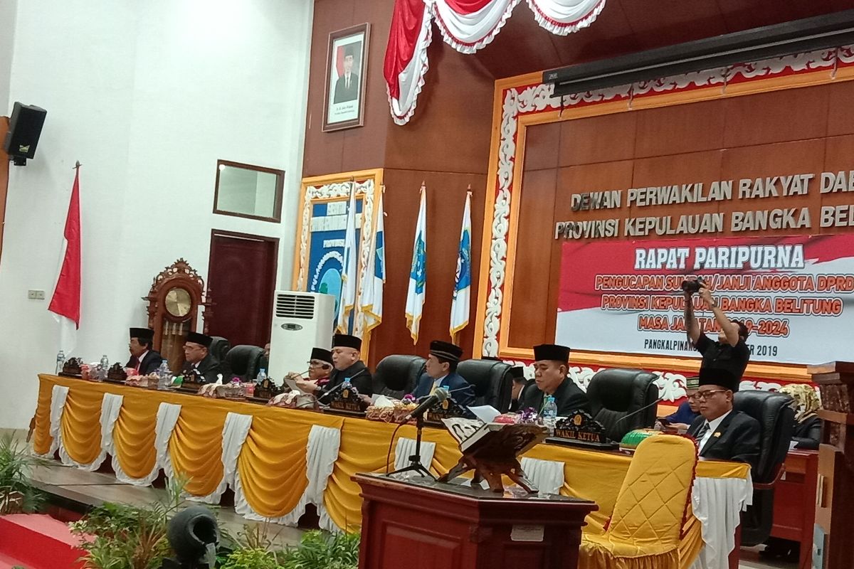 DPRD Bangka Belitung paripurna pengambilan sumpah anggota legislatif