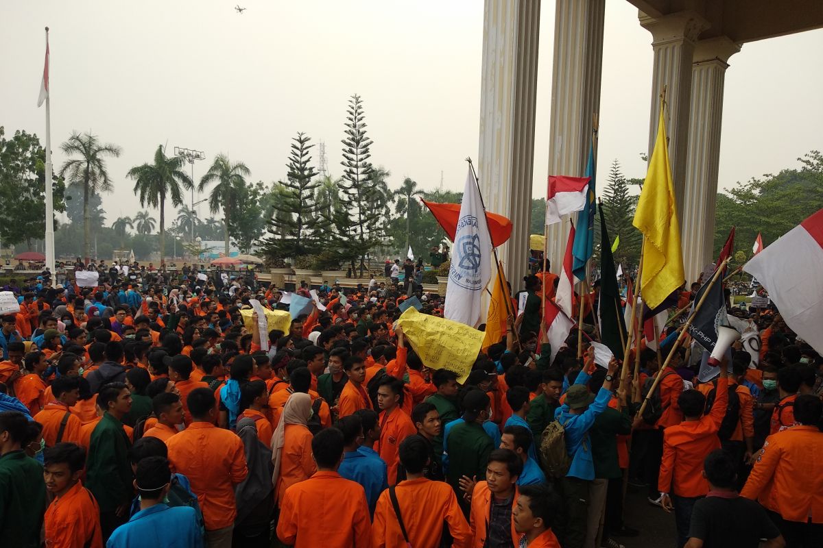 Ribuan mahasiswa Jambi unjuk rasa tolak RUU KPK