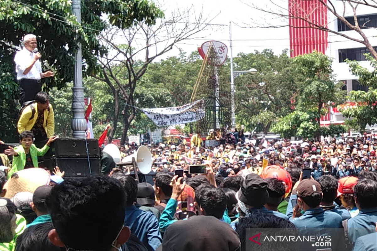 Gaya Ganjar saat hadapi unjuk rasa perlu ditiru